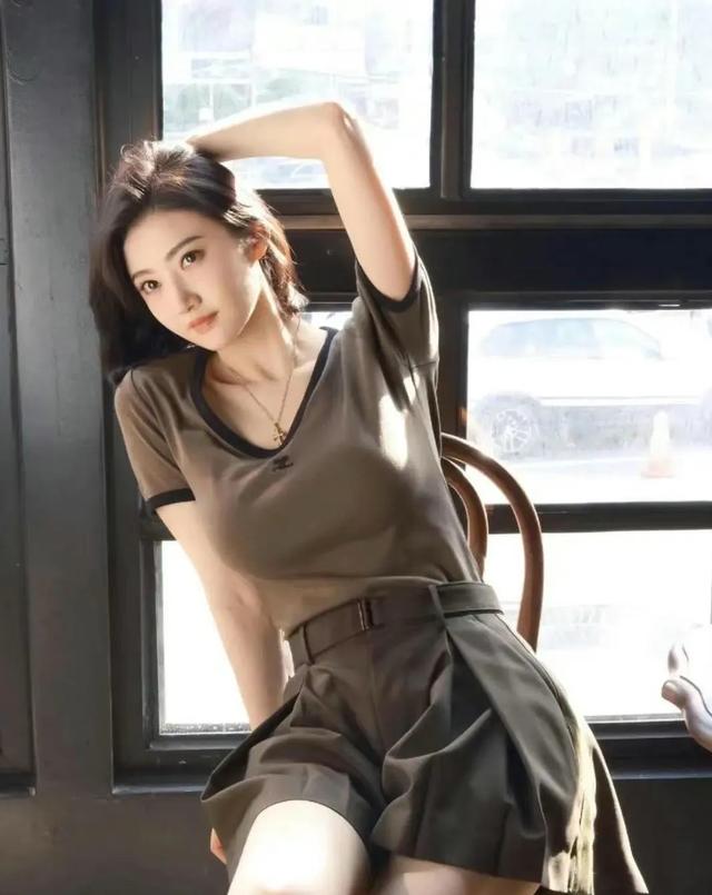 短发景甜 俏皮可爱