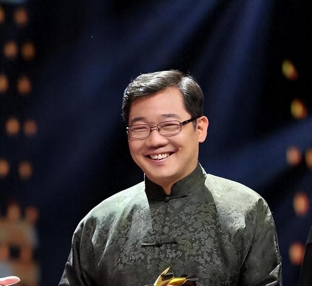 他把黄家驹念成黄家“狗”,自以为幽默十足,结果却意外断送前程