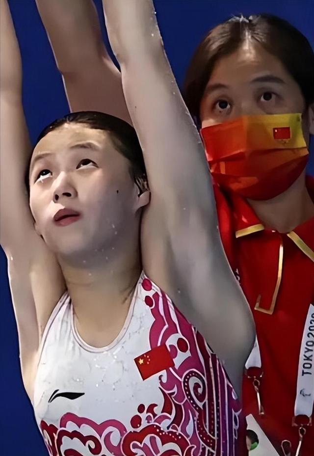 陳芋汐|多才多藝的陳芋汐，主持跨年晚會好漂亮的服飾