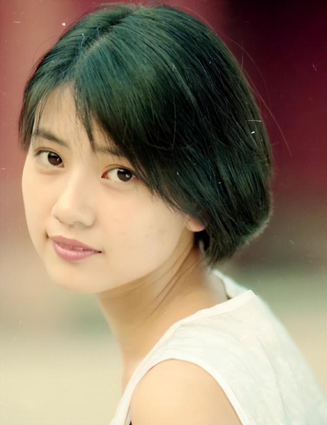 高圆圆“高中旧照”被曝光,班主任:至少10个班的男生在追她!