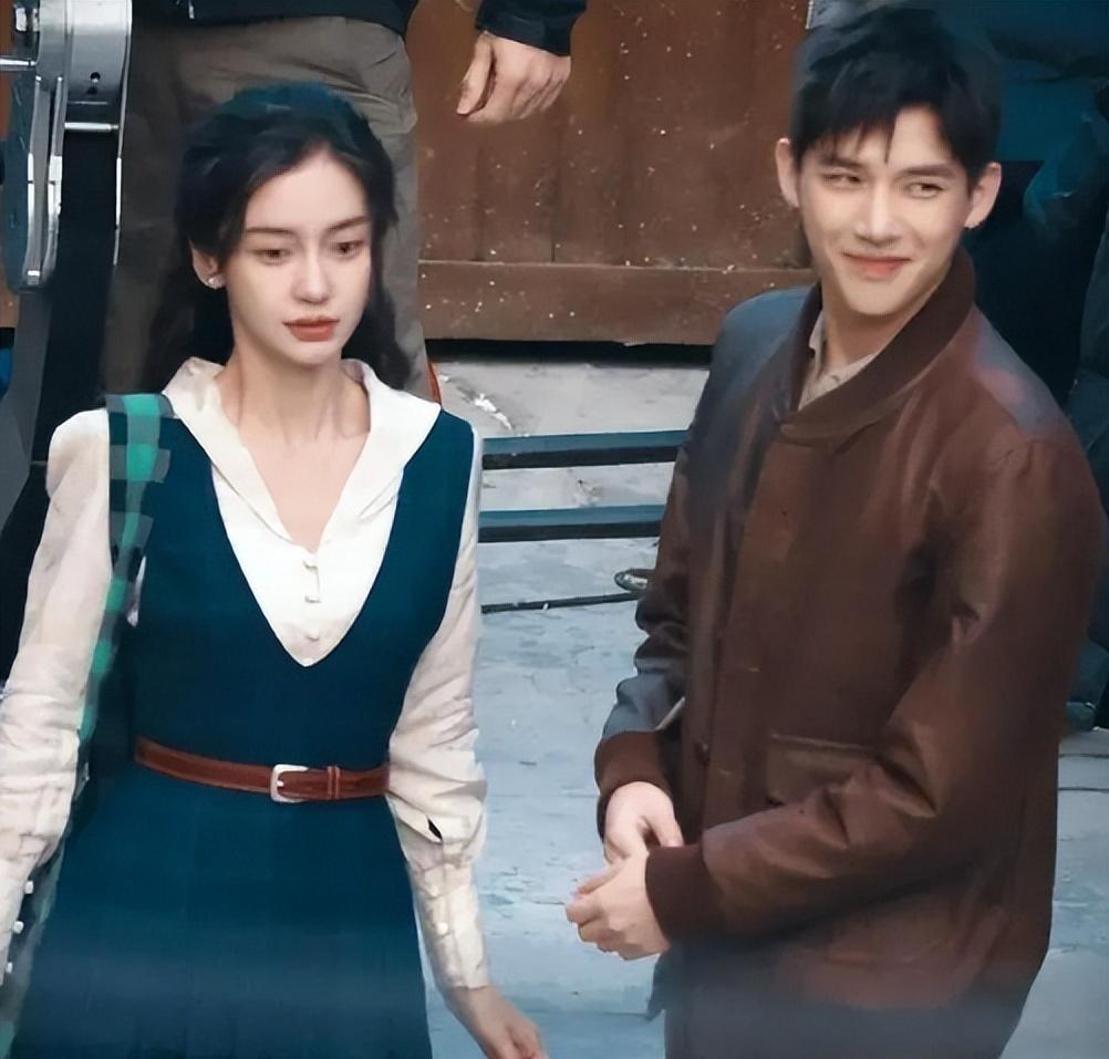 Baby香港吃鸡煲被偶遇，全程光顾聊天了？