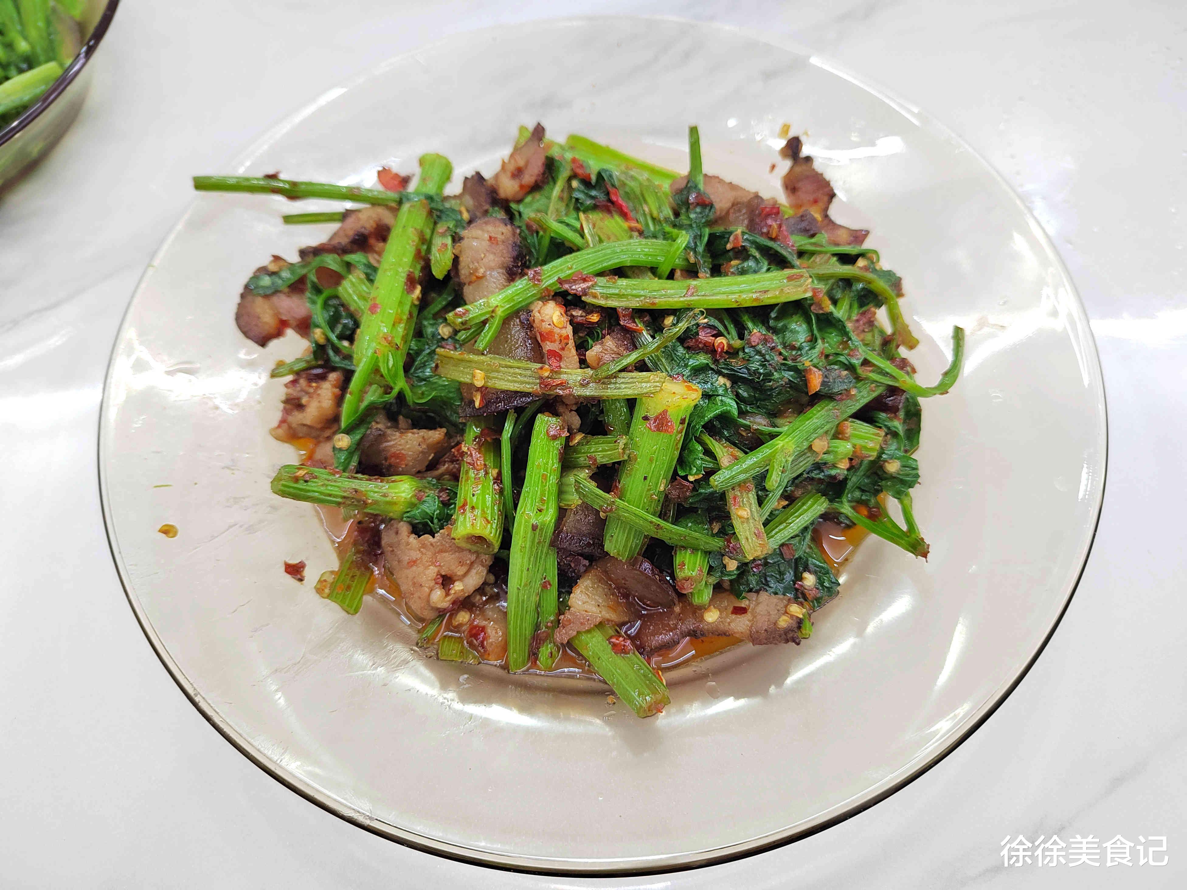 同事來串門，媳婦做了6道菜，卻被吐槽上不了臺面，網(wǎng)友：不識貨