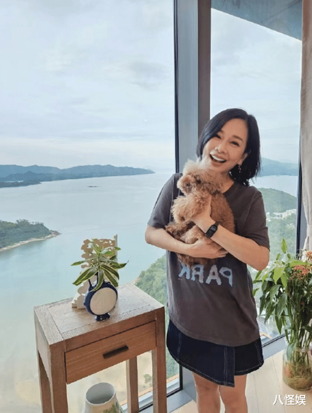 53岁陈松伶瘦成竿力气却超大,一把将张铎推开,网友:婆婆要发飙