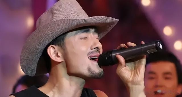 事实证明，如今“装疯卖傻”的歌手阿宝，已经活成了一个笑话