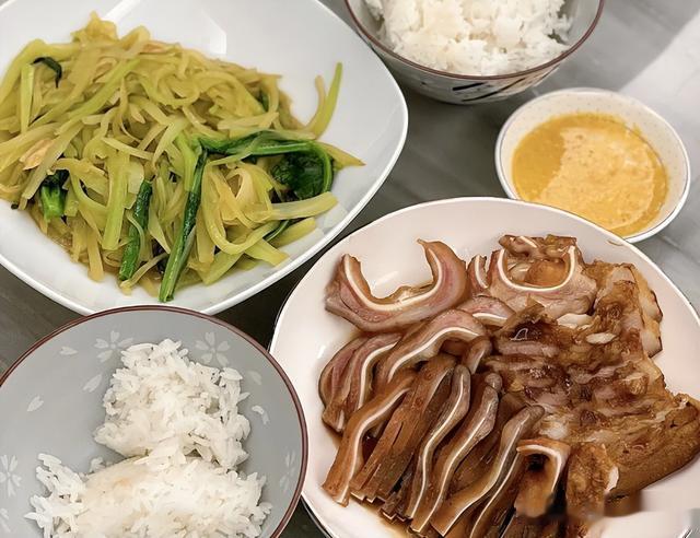 江苏女子晒老公做的饭菜，因只有2道菜走红，网友：嫁对人真幸福