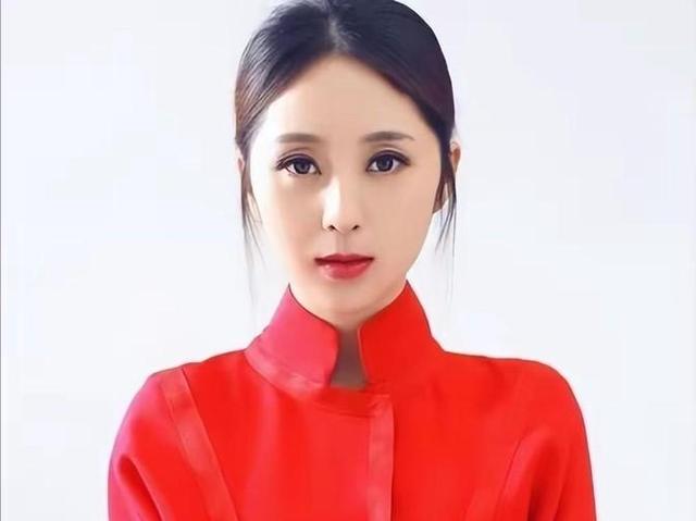 28岁从星光大道成名,却“抢”了别人丈夫,现在沦为了家庭主妇