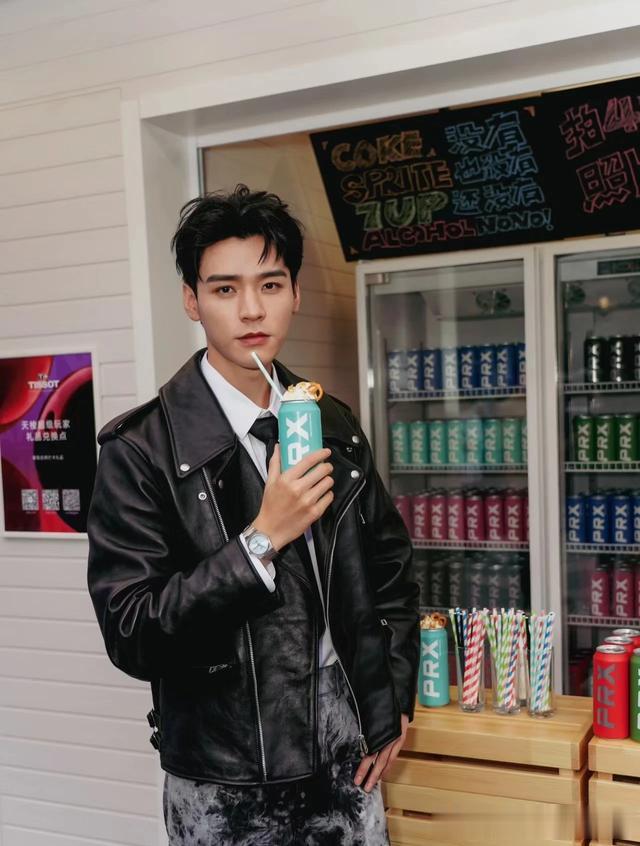 来看看龚俊和徐峰的精彩瞬间，他们俩曾经也合作过，演技精湛。