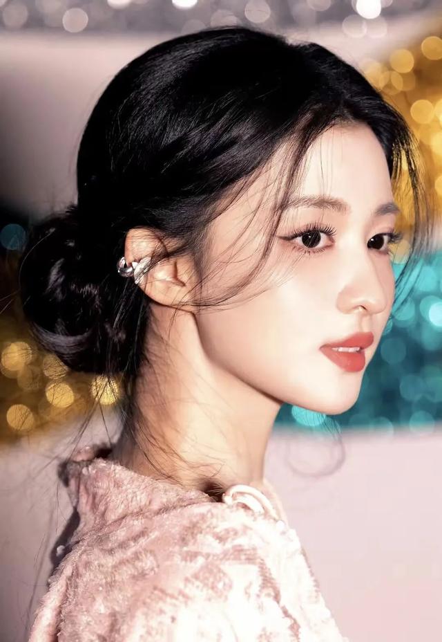 王楚然新年新造型，古装女神的“温柔杀”，网友：太好看了！