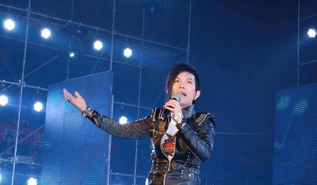 男女通吃,一张满脸胡茬的照片,彻底撕下了潘美辰的遮羞布