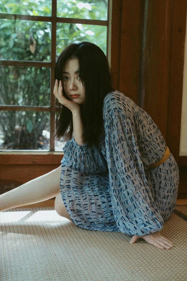 谭松韵 白嫩裸足 娇俏可爱