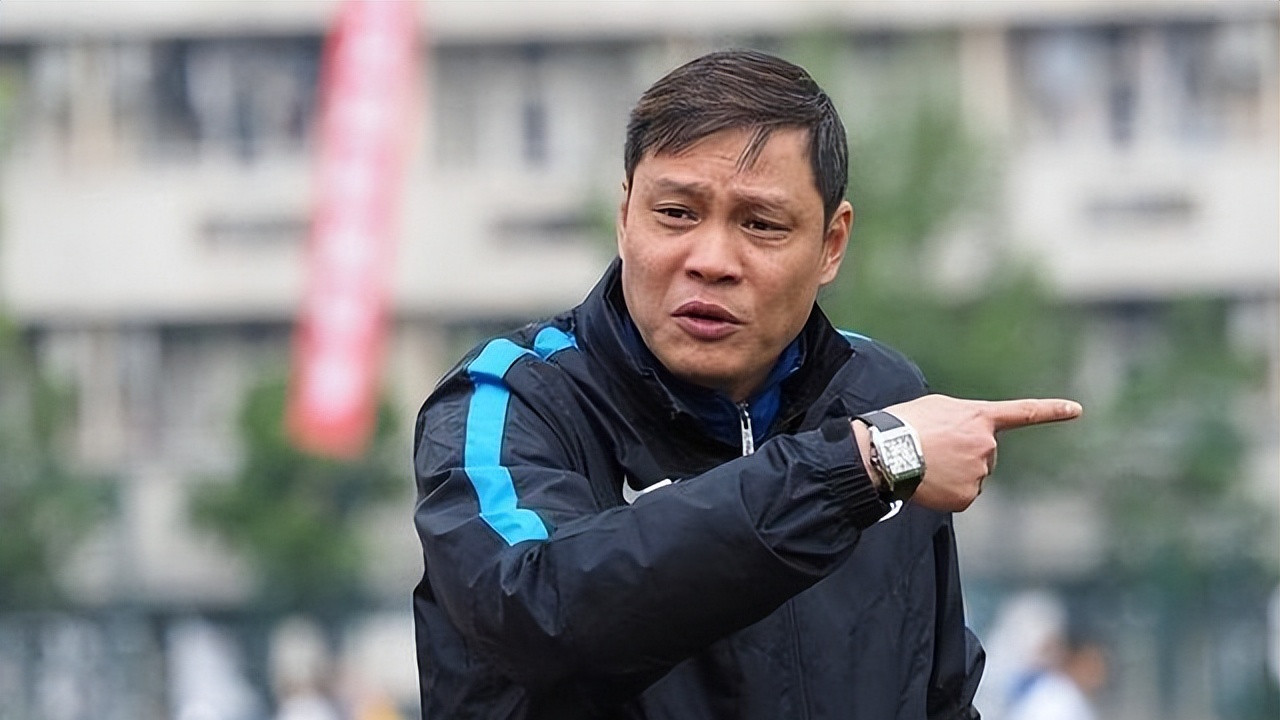 能把范志毅从娱乐圈拉回来 也只有上海申花这样豪门帅位 才能打动他