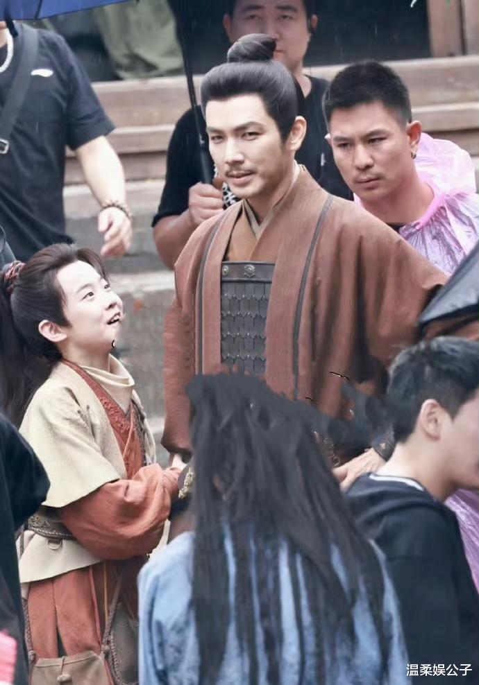 《藏海传》预告:陈妍希瘦了,肖战更帅了,我被男主师父惊艳了