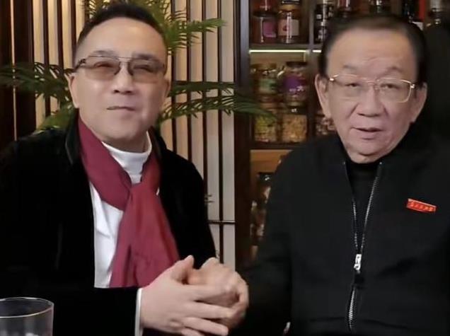 成功了，成功了，杨议拜师到侯氏相声门下，多年的海清终于熬成婆