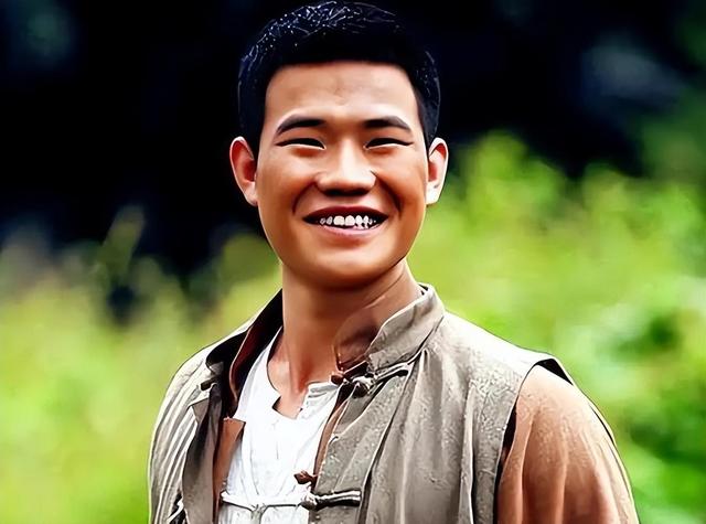 31岁的嘎子和28岁的英子重逢,一个健硕有型,一个女大十八变