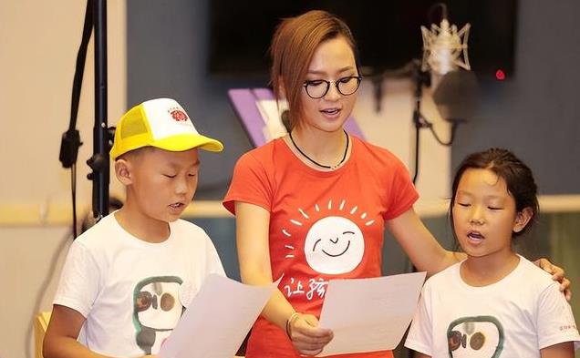 同样是超女出道，把周笔畅和李宇春放在一起对比，差距就出来了！