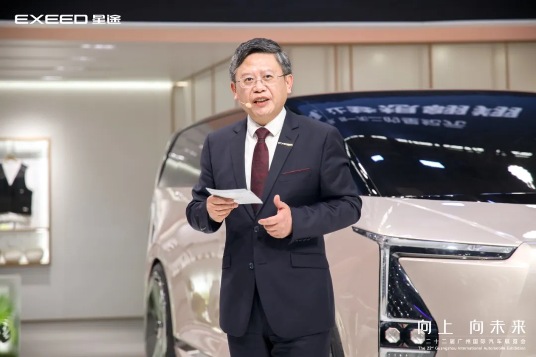 星纪元 E08 重新定义高端 MPV