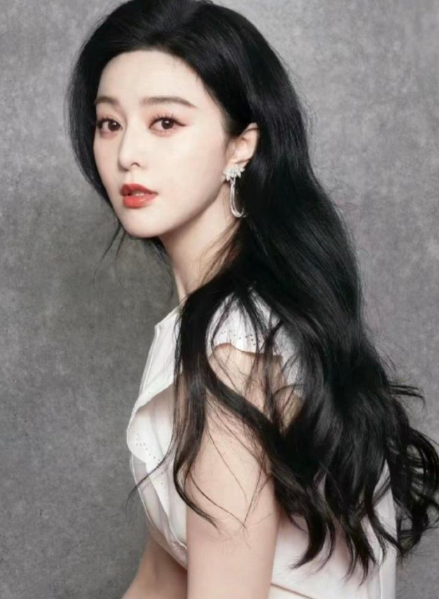 范冰冰新恋情实锤?与李晨分手五年,范冰冰公开认爱,全网恭喜