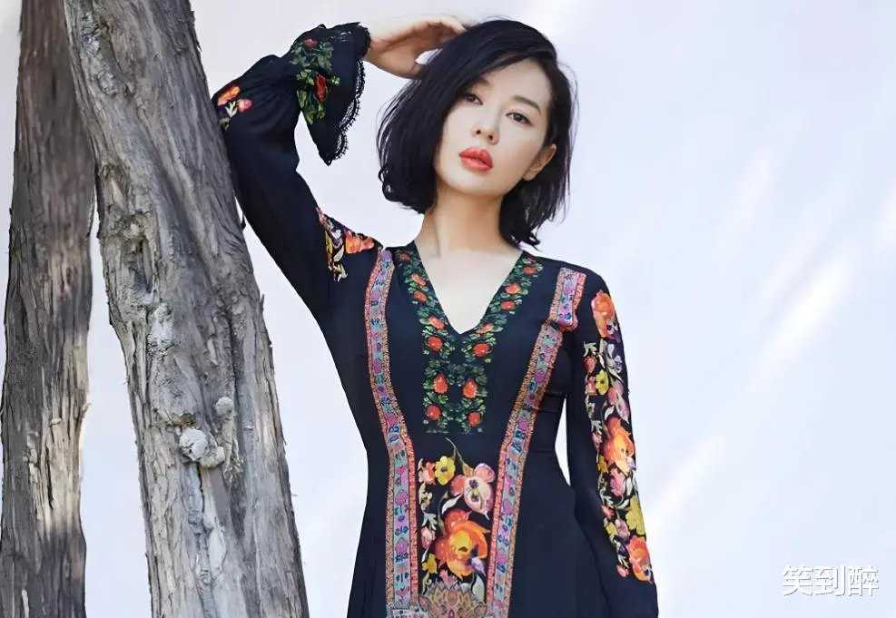 她和导演同居十几年被抛弃,将黄渤亲到害羞,如今48岁身价几十亿