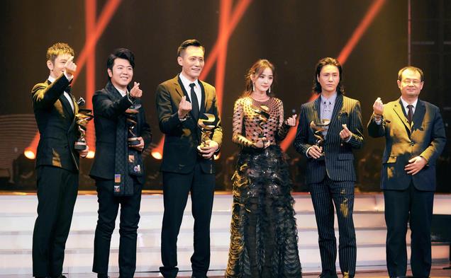 明明自己半瓶水,还敢来金鸡奖当评委,难怪评论区沦陷全是质疑