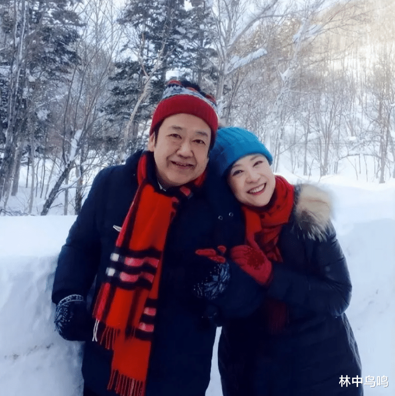 王馥荔丈夫举办追悼会，儿子王骁公开死因，妻子王馥荔很悲伤