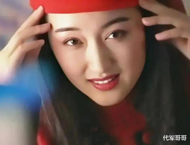 52岁“甜歌皇后”杨钰莹，已经走上了一条“不归路”