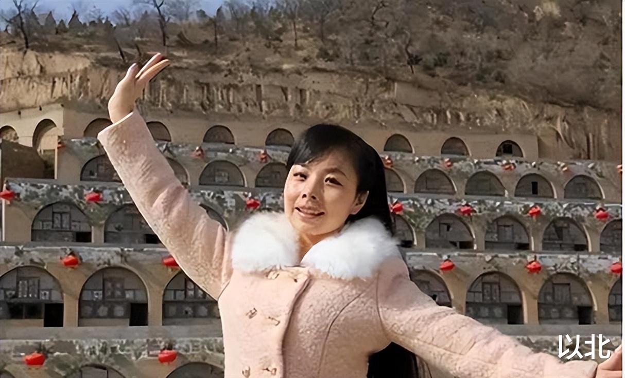 原来一直在伪装？草根歌手王二妮人设是真是假，瞒了观众好多年