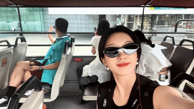 |花儿与少年新篇章：江疏影的大鸟拍照挑战，笑容背后的真实情感