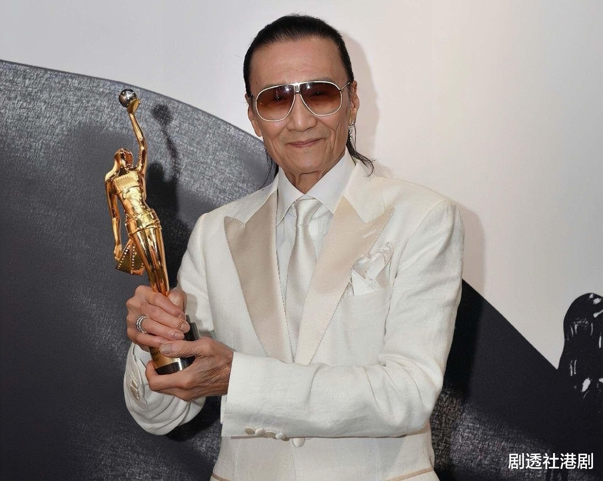 知名港星谢贤大夏天穿长袖长裤,四名佣人陪同出行排场大,拒绝再复出拍戏