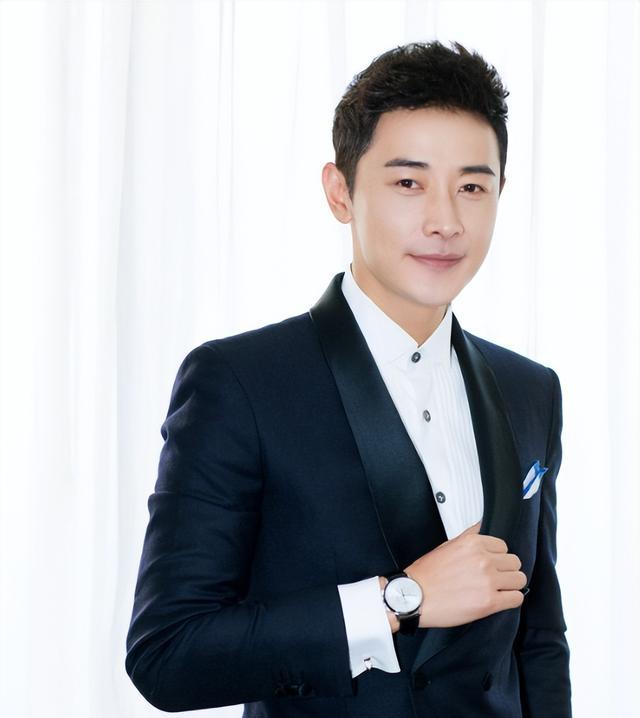 演员罗晋,39岁当爸爸,结婚六年,却仍然与妻子恩爱有加