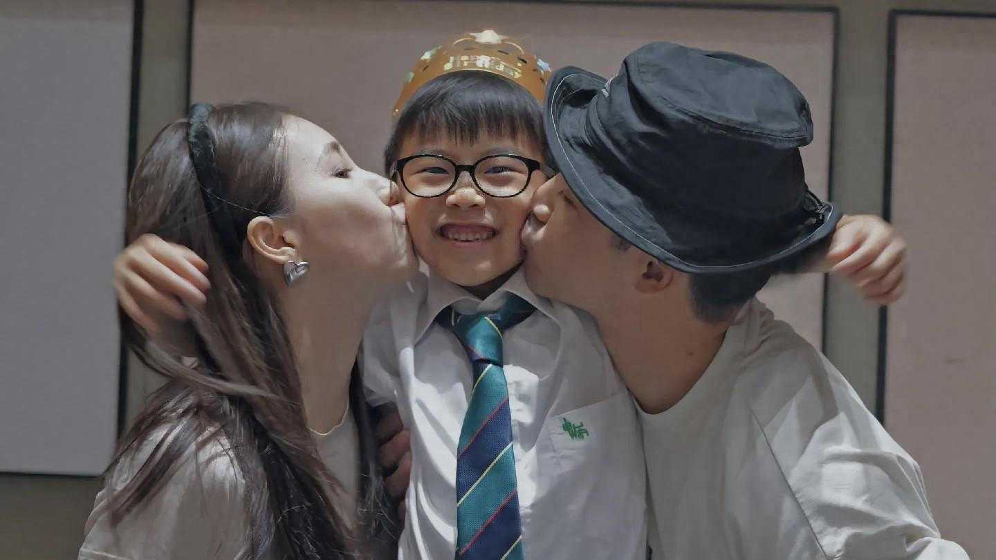 弦子给暖暖过生，8岁儿子颜值不输爸爸，至上励合成员今非昔比