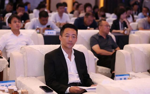 汪小菲将S酒店出清款全部捐赠获好评，打脸频繁索要抚养金的大S