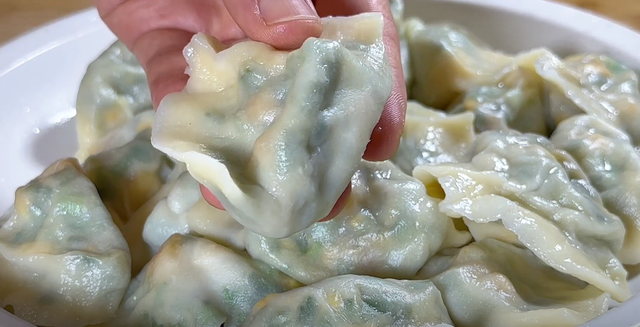 秋天要多吃这馅饺子，个个皮薄馅多赛鲍鱼，一顿3大盘都不够吃