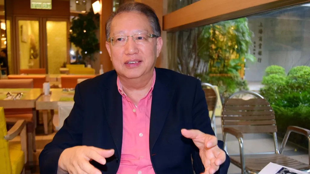 曾创下50点高收视！70岁TVB金牌监制宣布荣休，将与老婆环游世界