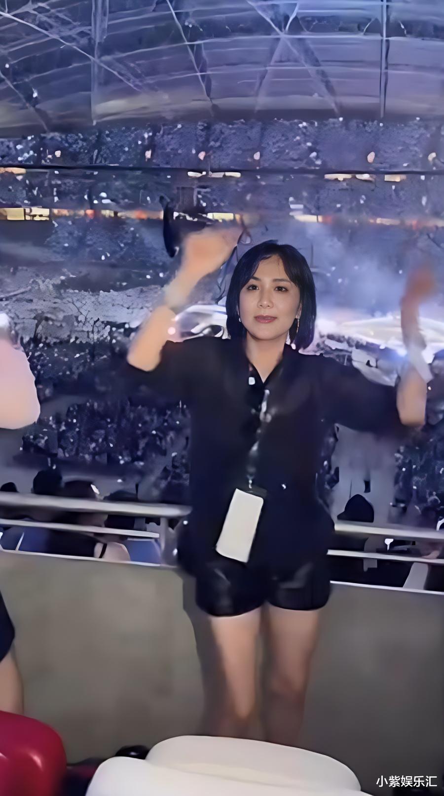 刘嘉玲穿透视装炫舞,在霉霉演唱会点燃热情狂潮!