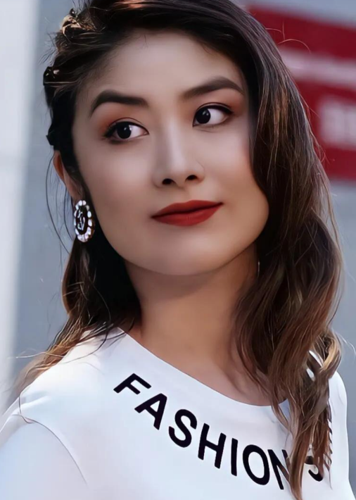 官宣16年后,52岁陈慧琳豪掷百万,撕下了内娱明星的假“面具”