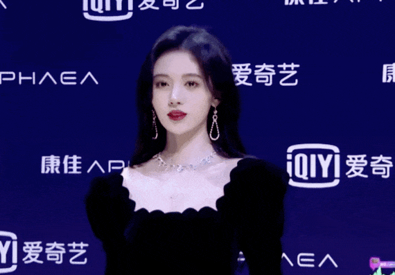 我的天，她也去整容了?