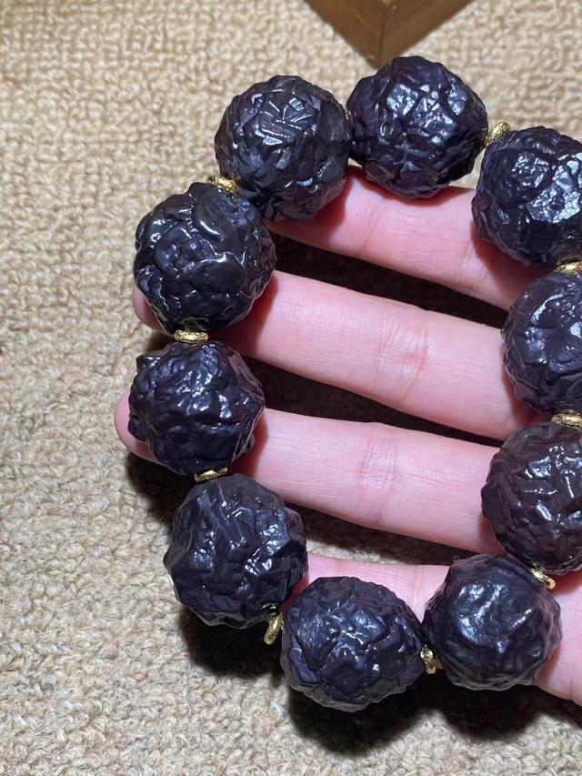 炸毛文玩——黑金刚，盘主们根本无法下手，却依然火出圈