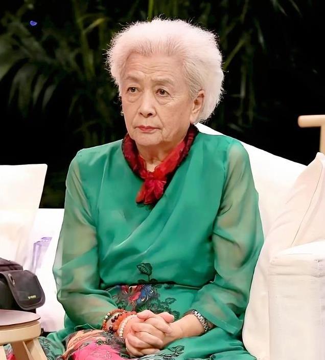 谢芳遗体告别仪式:遗照曝光,六小龄童现身,李雪健黄晓明送花圈