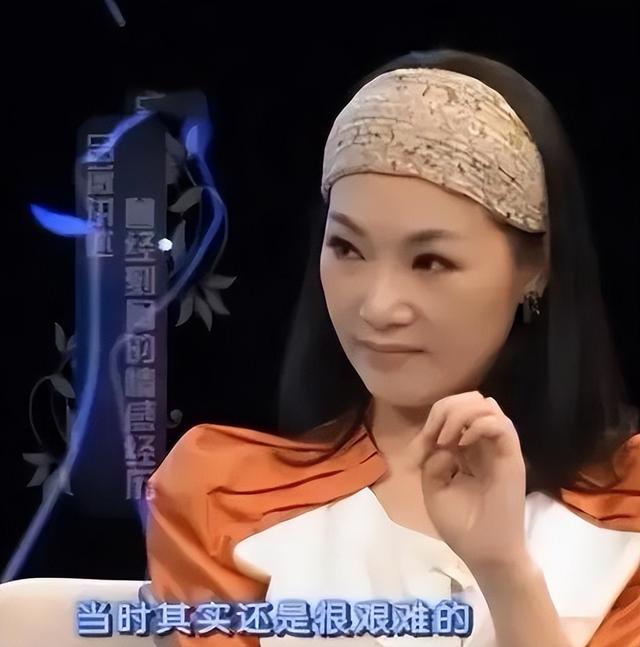 吕薇|她被誉为军中花仙子,连续15年上春晚,男友患癌离世,53岁仍单身