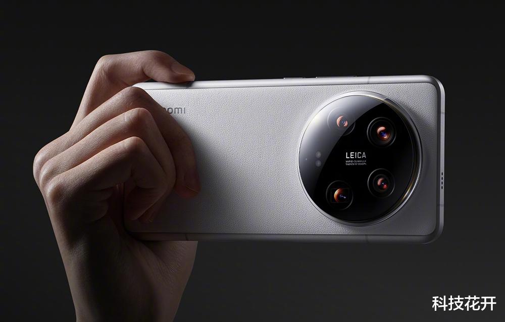 小米打起“价格战”,16GB+1TB+卫星通信,顶配“机皇”一跌再跌