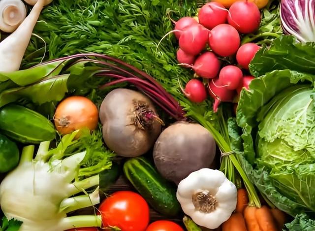 4种蔬菜已被列入“致癌名单”，吃多了会致癌？这些才真的要少吃