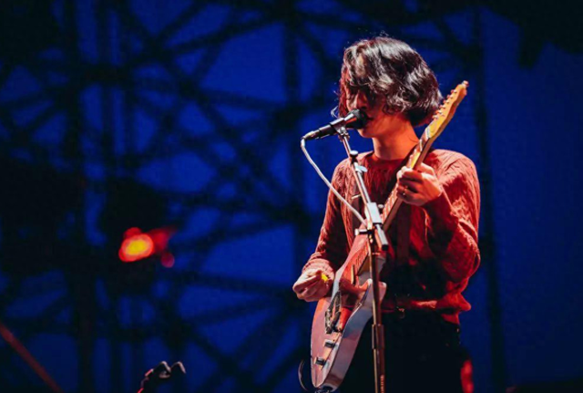 不接受采访,不参加综艺,出道20年只发行5张专辑,却成了大神?