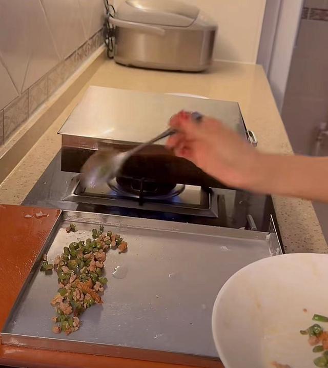 陈楚生夫妇晒照庆祝结婚13周年,太太甜蜜表白:你在身边就是幸福