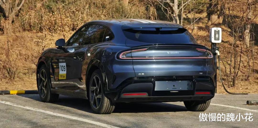 雷军“赢麻了”！首款YU7路试照正式曝光，直接对飙特斯拉Model Y