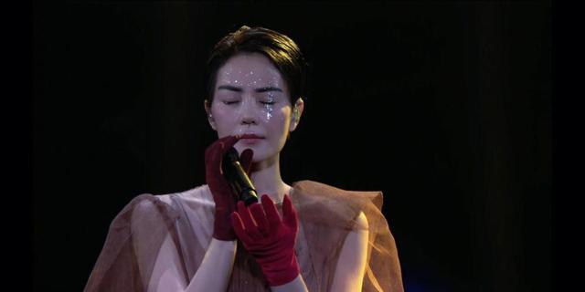 一手捧红那英王菲,将林志玲从黑帮手里救出,年过60至今无人敢惹