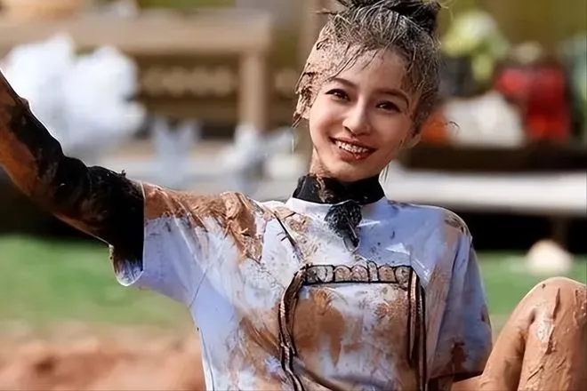 消失半年后,再看杨颖在内娱的尴尬处境,刘亦菲这一段话应验了