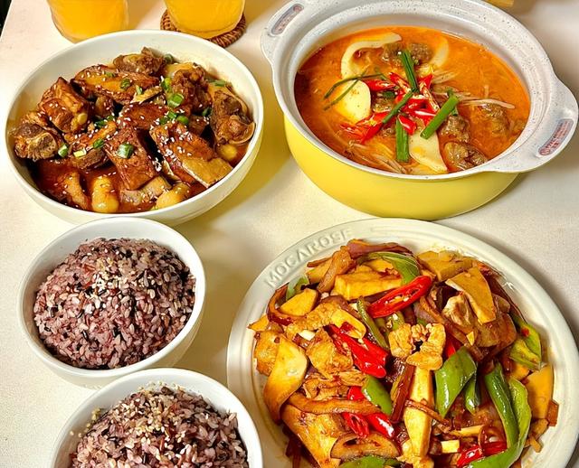 北京丁克晒二人食晚餐走红朋友圈,一年攒60万,网友:活得通透!