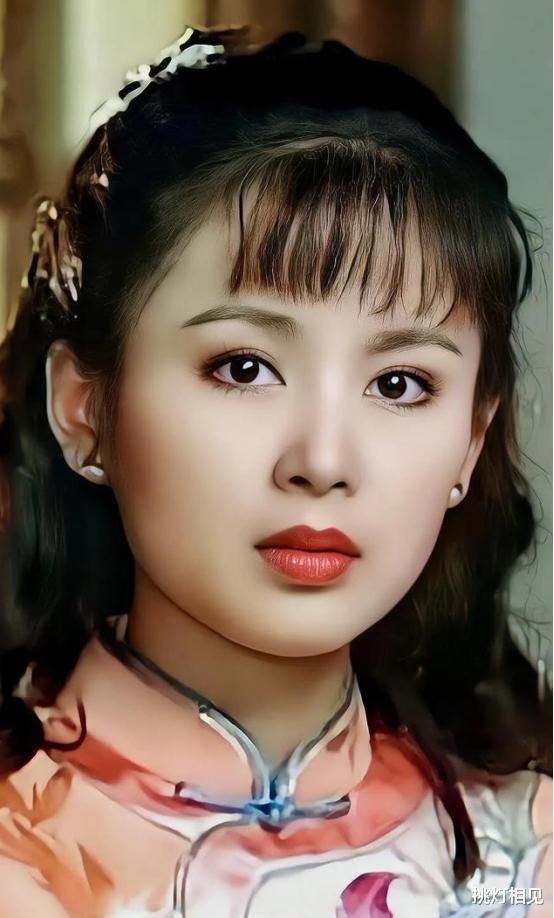 她被称为“大陆第一美人”,两大名导为其着迷,55岁活得像25岁