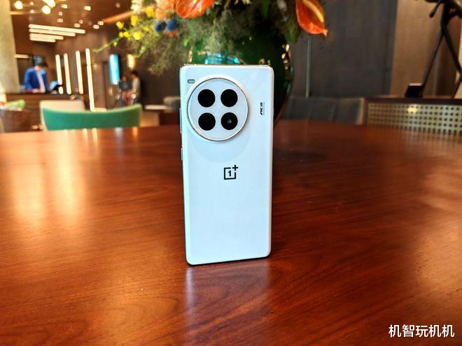 骁龙8 Gen3全能王手机狂降800元！性价比硬刚红米K80不落下风