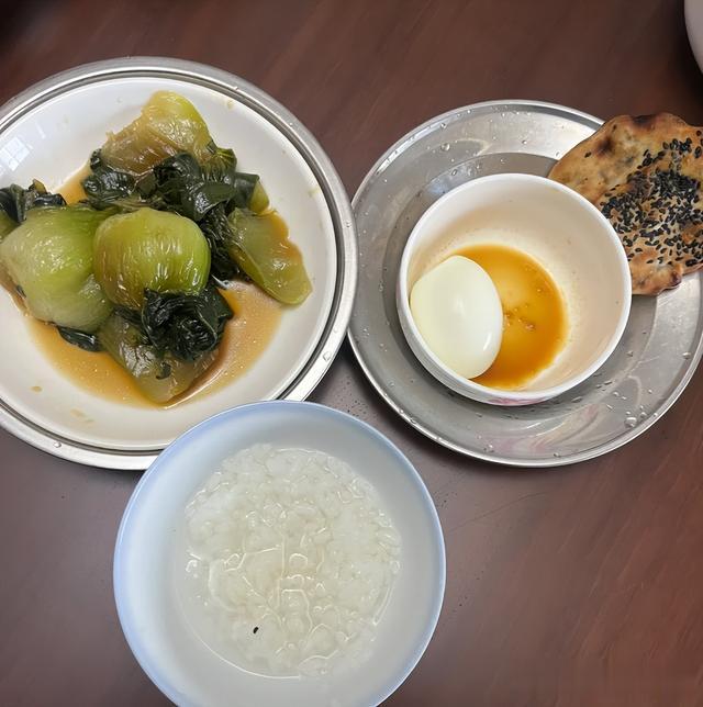 女子回娘家,老公在朋友圈晒伙食,网友笑了:没对比就没伤害